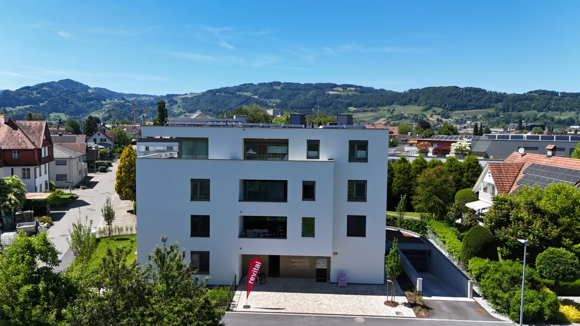 Luftaufnahme der Wohnanlage Raiffeisenstraße 3 im Zentrum von Lustenau